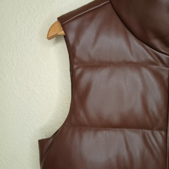 Levi's Chocolate Brown Puffer Vest With Belt Womens Size Small NWOT - Picture 4 of 15